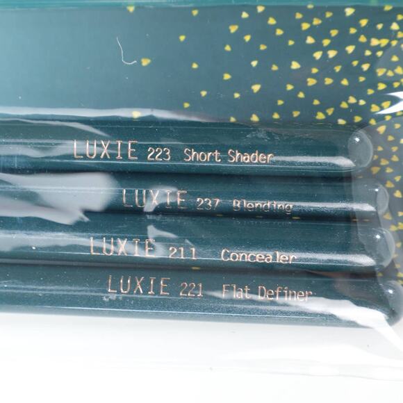 Luxie 4-Eyeshadow Brush Enchanted Beauty Tool Set with Travel Bag - NWT - Picture 6 of 6